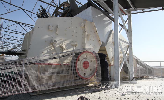 反擊式破碎機(jī) 反擊式破碎機(jī)