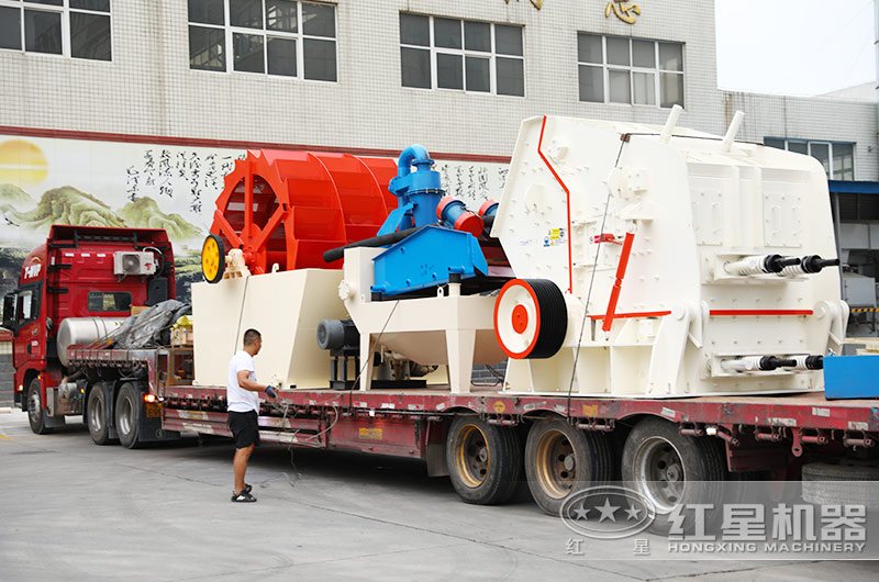 司機師傅打包洗砂機、細沙回收一體機準備發(fā)往安徽現(xiàn)場