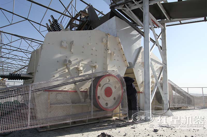 反擊破碎機(jī)現(xiàn)場(chǎng) 反擊破碎機(jī)現(xiàn)場(chǎng)