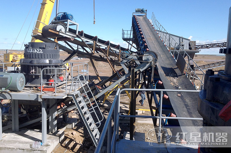 硬巖破碎機現(xiàn)場實拍，破碎花崗巖