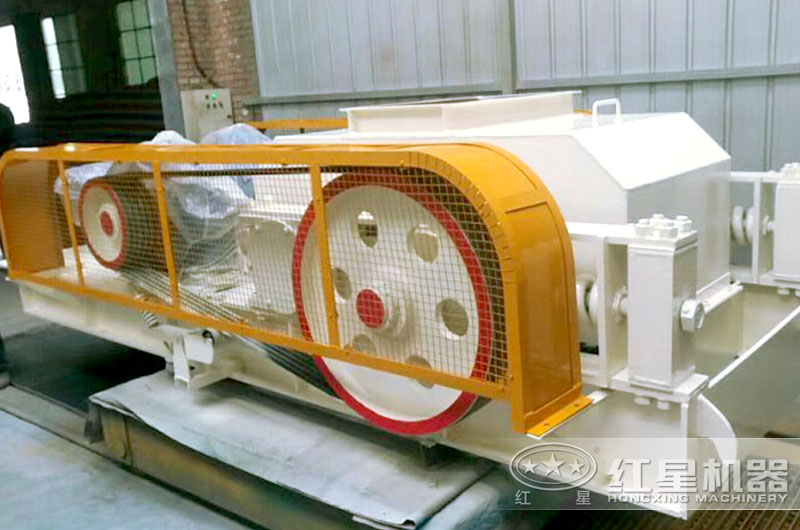 小型煤矸石制砂設(shè)備，對(duì)輥式破碎機(jī)