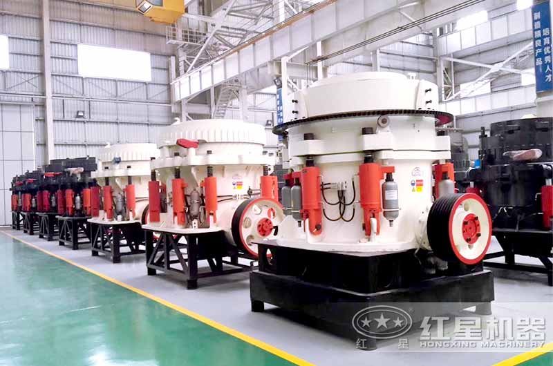 二級破碎設備圓錐破，前期投資成本高，后期運行成本低