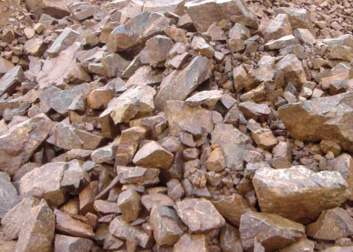 鐵礦石破碎設(shè)備型號有哪些？多少錢一臺？