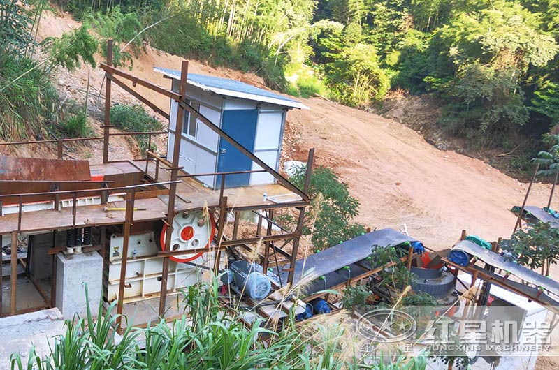 鄂破機(jī)生產(chǎn)現(xiàn)場實(shí)拍圖 鄂破機(jī)生產(chǎn)現(xiàn)場實(shí)拍圖