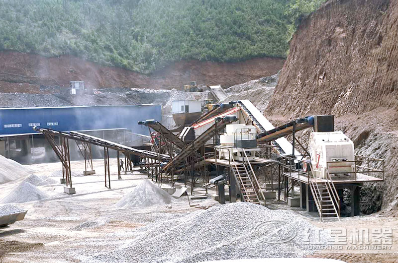 制砂機生產(chǎn)線現(xiàn)場，破碎軟料