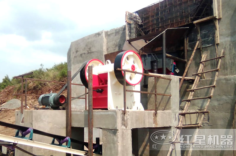 小型碎石機(jī)器工作現(xiàn)場(chǎng)圖片 小型碎石機(jī)器工作現(xiàn)場(chǎng)圖片