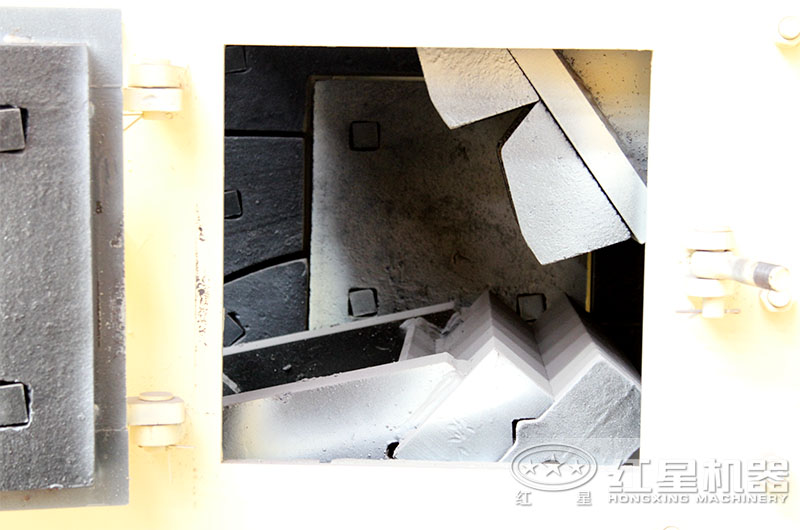 反擊式破碎機內(nèi)部結構