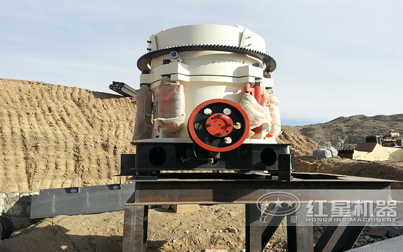 hp300圓錐破碎機(jī)每小時(shí)產(chǎn)多少噸？多少錢一臺(tái)？