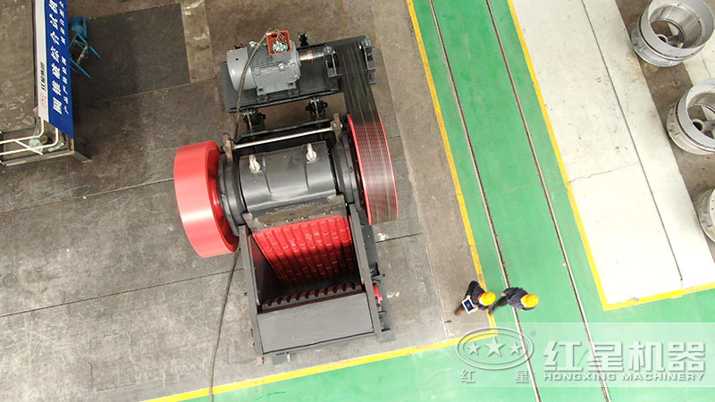 粗料破碎機(jī)一臺多少錢，每小時(shí)產(chǎn)量多少噸，有沒有現(xiàn)場視頻