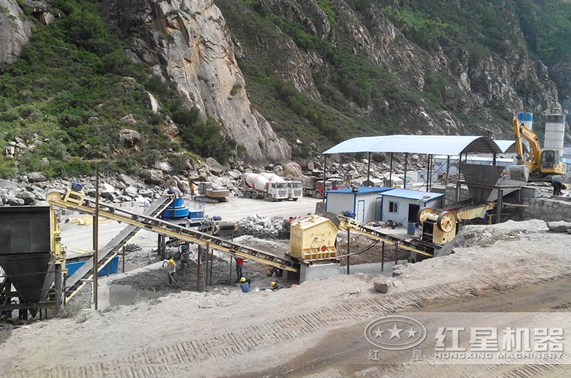 一飽眼福！四條時(shí)產(chǎn)200噸的機(jī)制砂生產(chǎn)線作業(yè)現(xiàn)場(chǎng)
